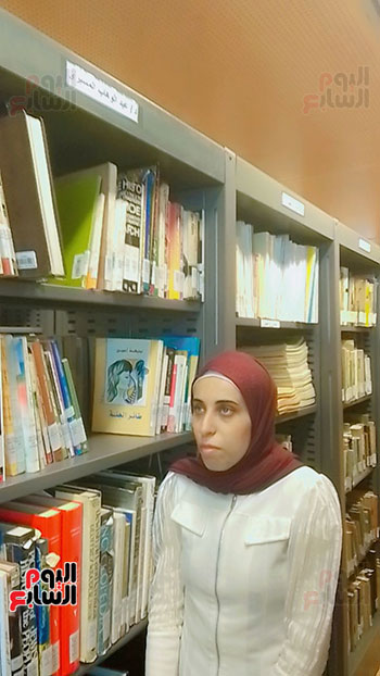 إسراء إسماعيل محررة اليوم السابع داخل مكتبة عبد الوهاب المسيري إسراء إسماعيل محررة اليوم السابع داخل مكتبة عبد الوهاب المسيري