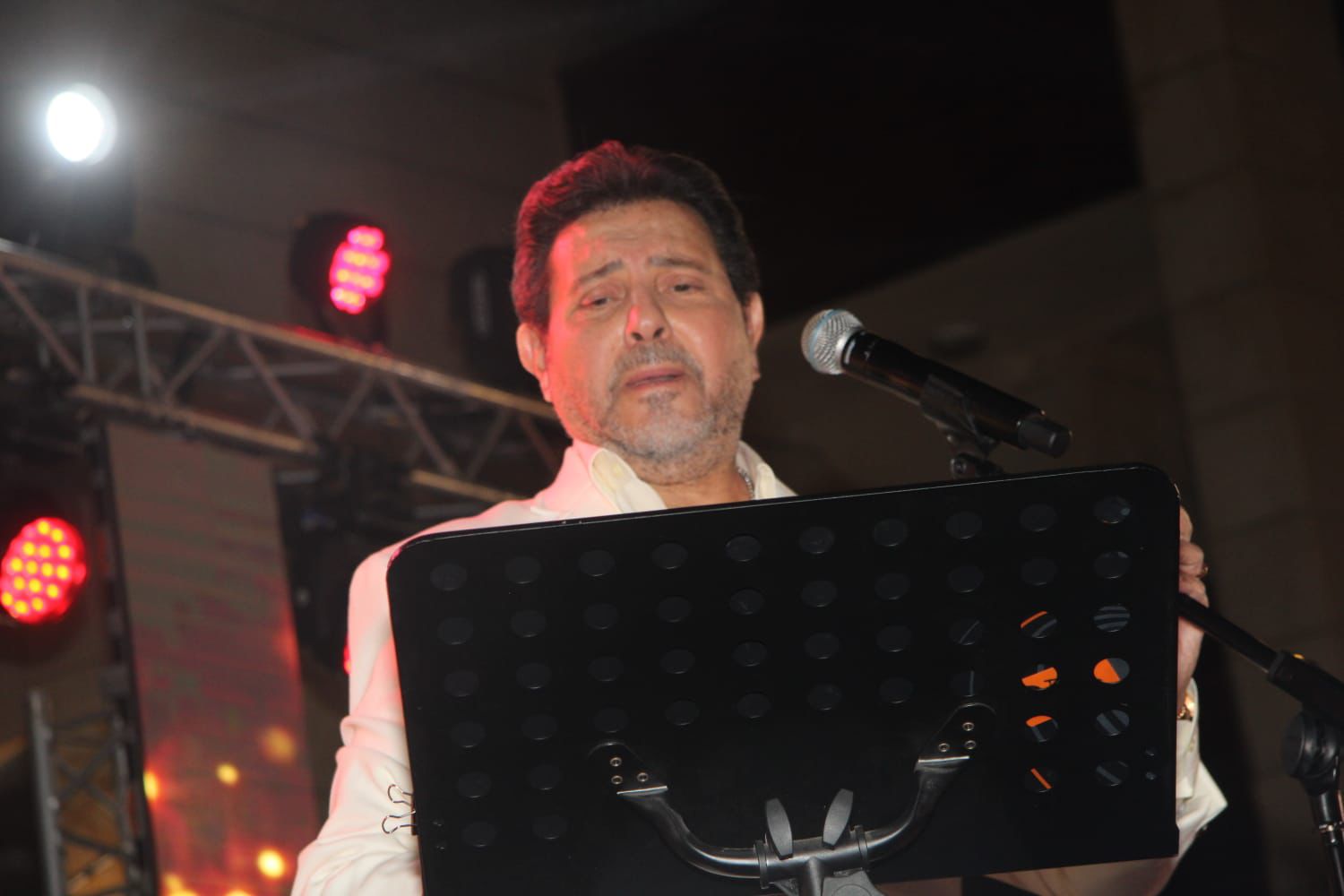 المطرب هاني شاكر