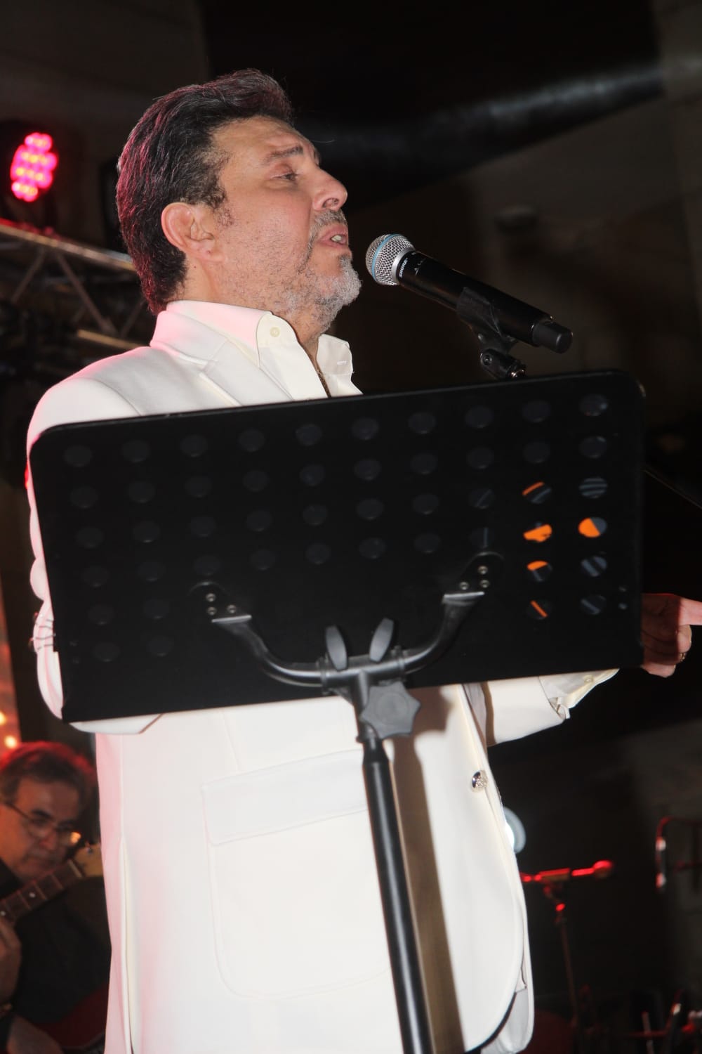 أمير الغناء العربي