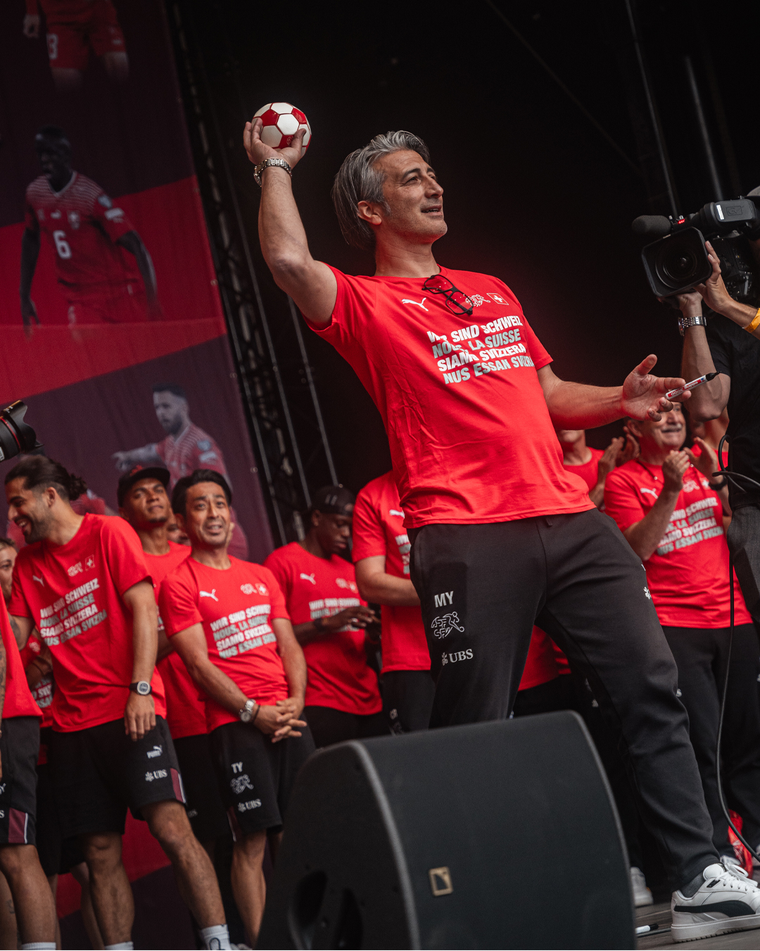 احتفال منتخب سويسرا (3)