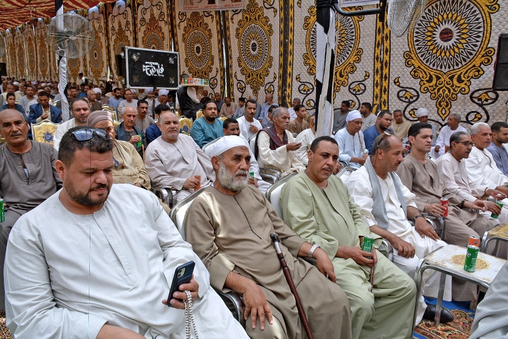 وتصالح شيوخ وحكماء العائلات 
