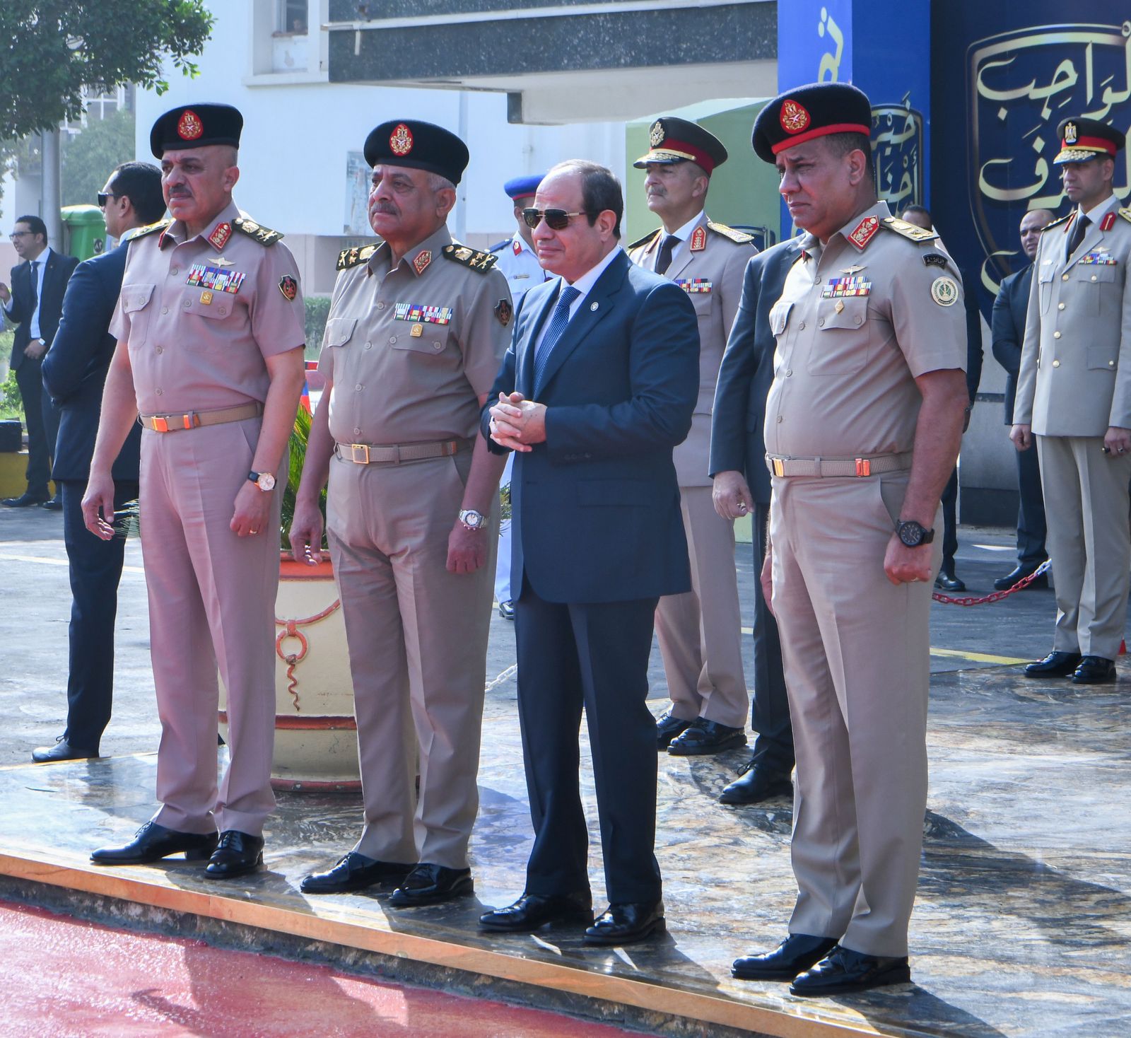 الرئيس السيسى يجرى جولة تفقدية بالأكاديمية العسكرية المصرية (1)