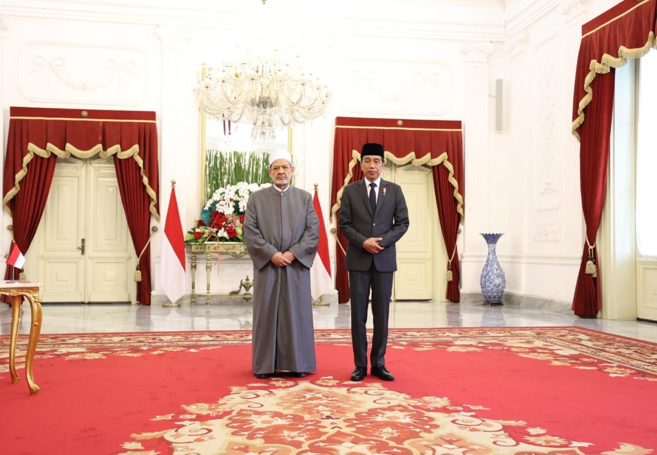 رئيس إندونيسيا يستقبل شيخ الأزهر الشريف