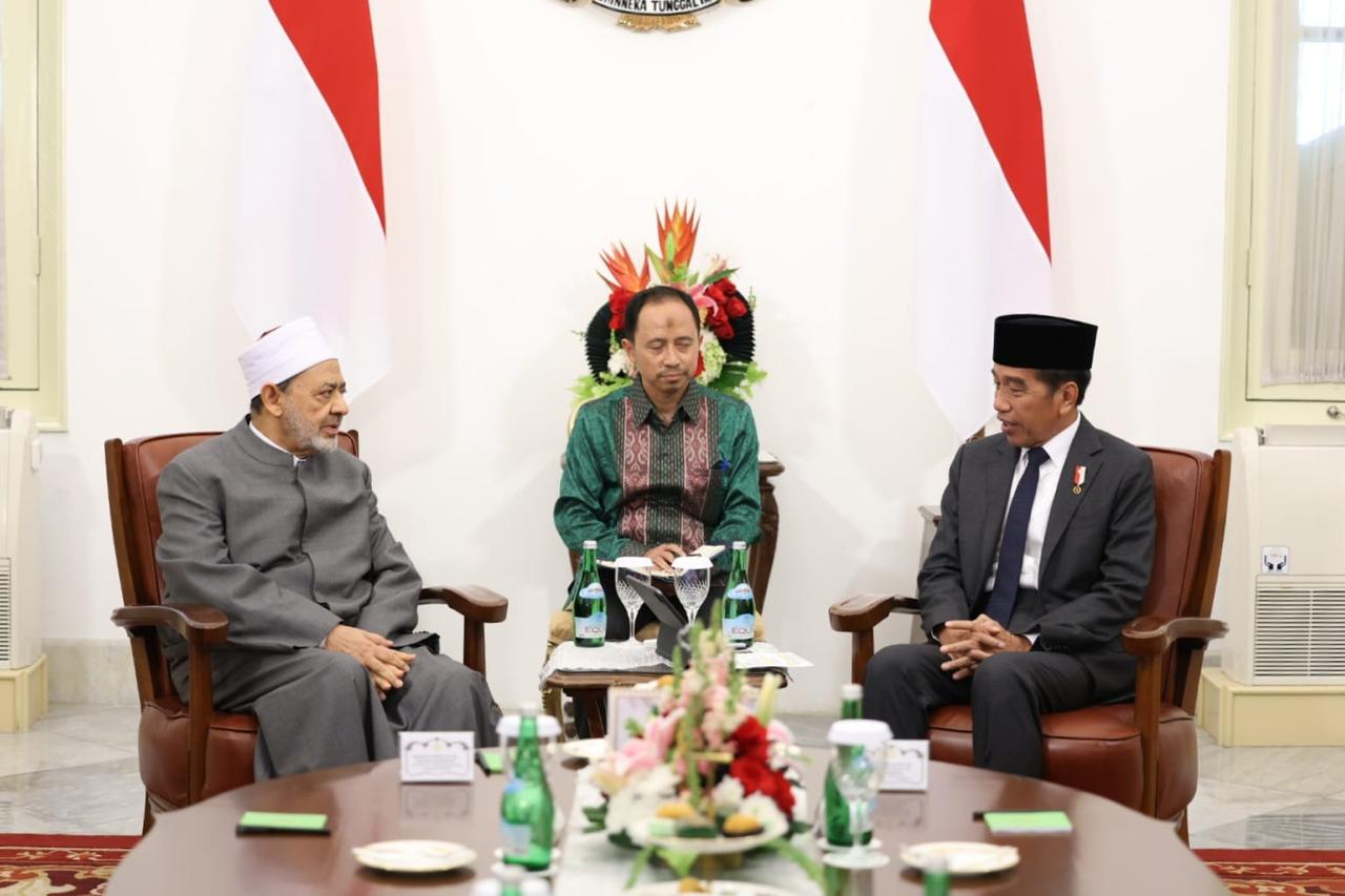 رئيس إندونيسيا يستقبل شيخ الأزهر الشريف في قصر ميرديكا بالعاصمة الإندونيسية جاكرتا