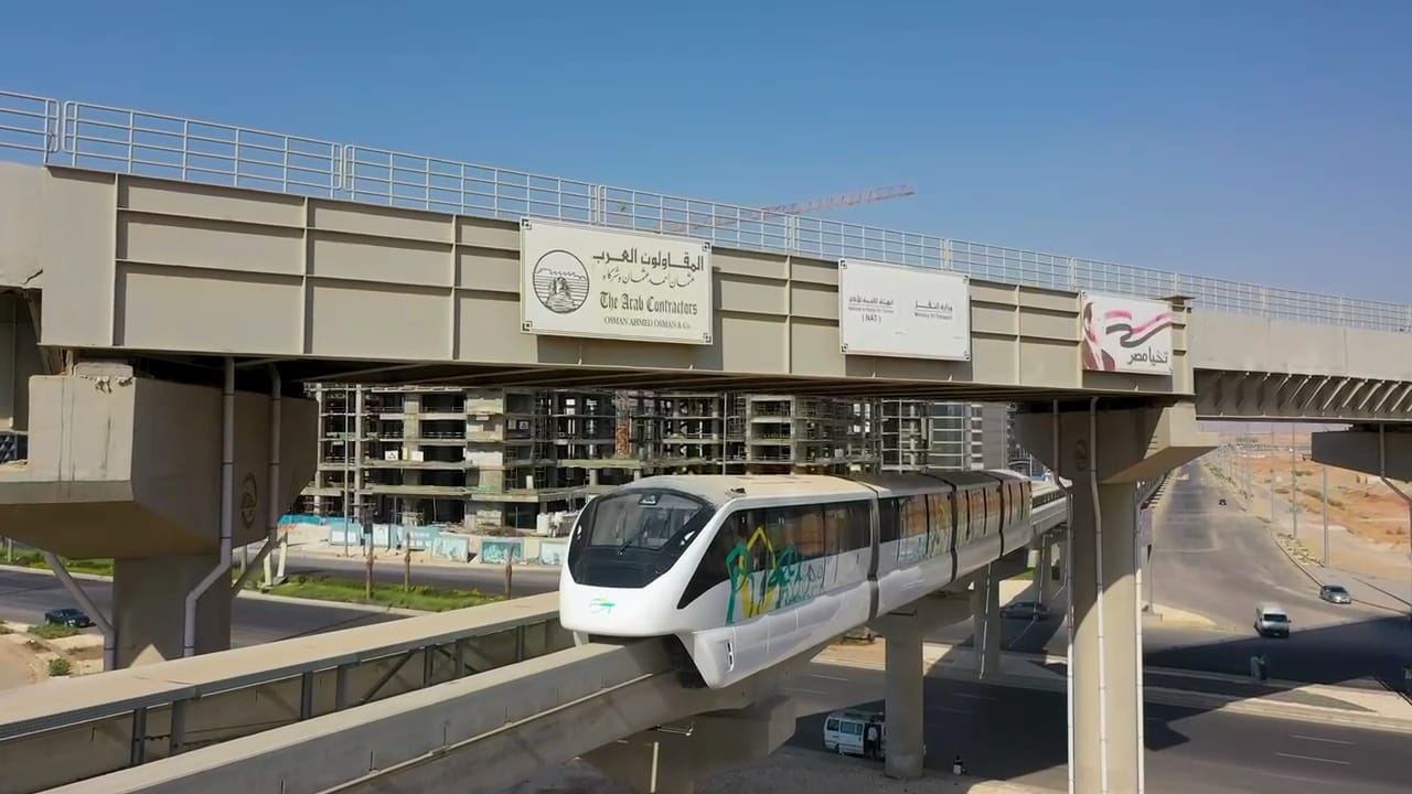 يمر المونوريل أسفل قطار العاصمة يمر المونوريل أسفل قطار العاصمة