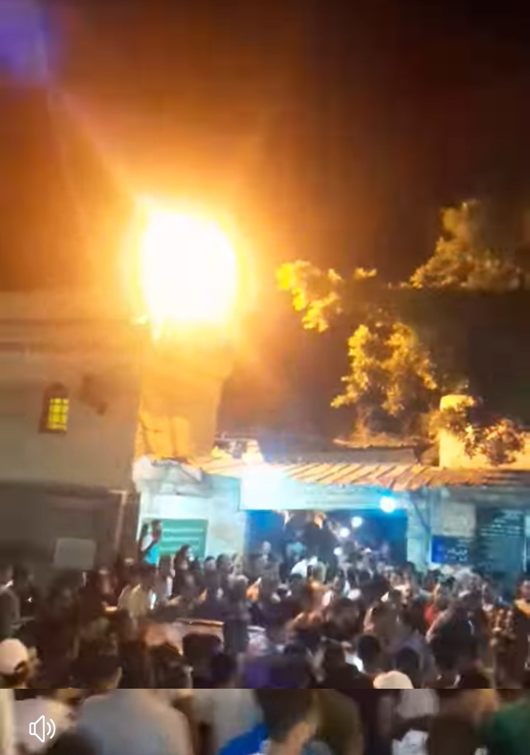 الآلاف يشاركون في جنازة الملاكم الذي قُتل في الإسكندرية الآلاف يشاركون في جنازة الملاكم الذي قُتل في الإسكندرية