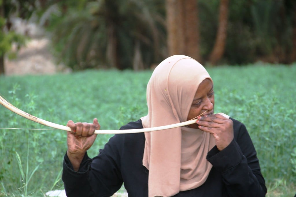 السيدات فى أسوان يصنعن المشغولات اليدوية (3)