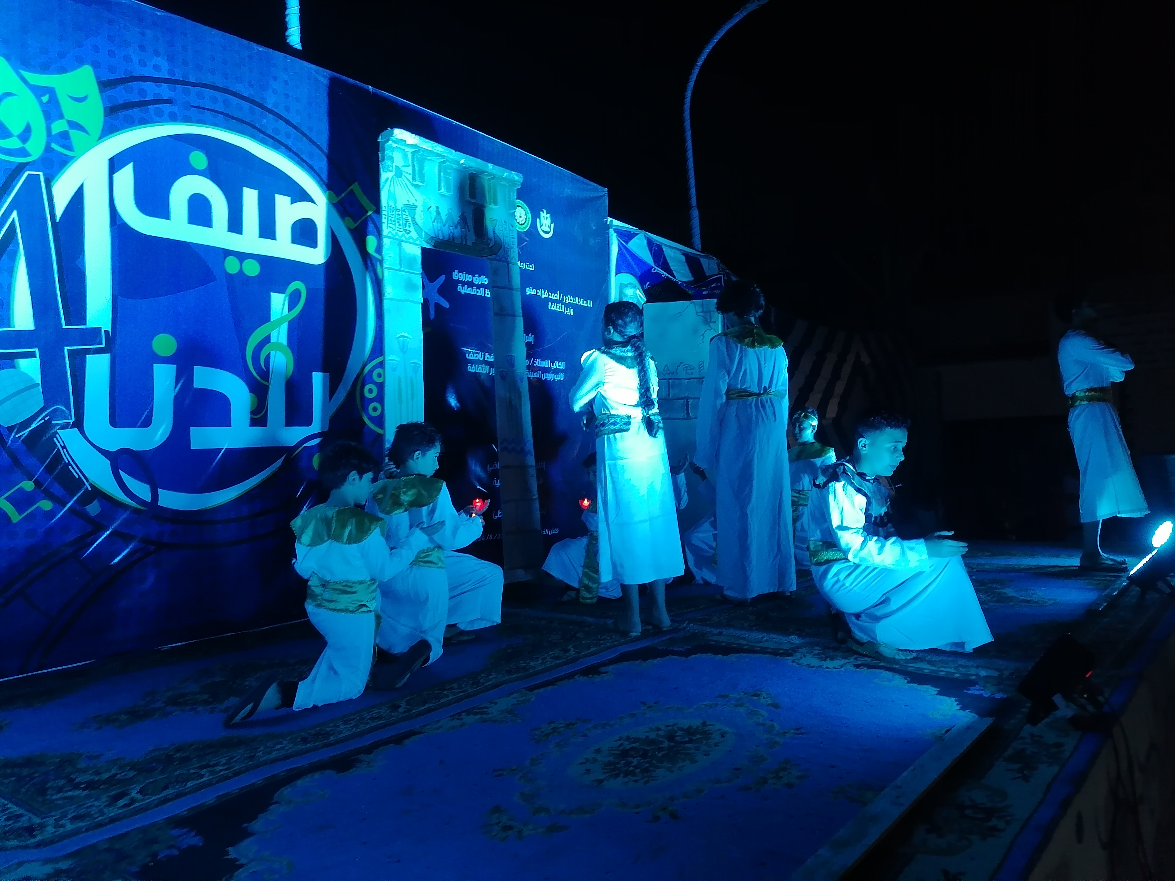 عرض فرعوني عرض فرعوني