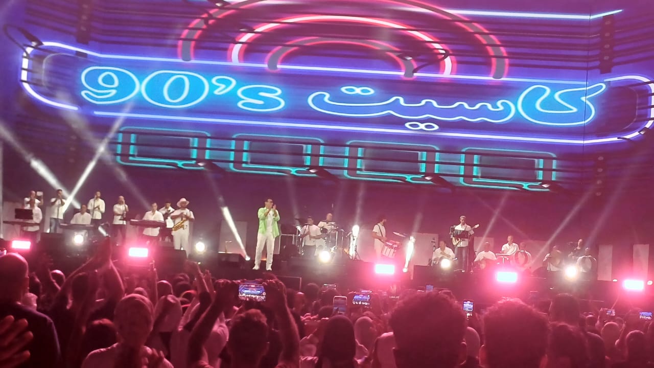 إيهاب توفيق يفتتح حفل كاسيت 90 بأغنية سحراني (3)