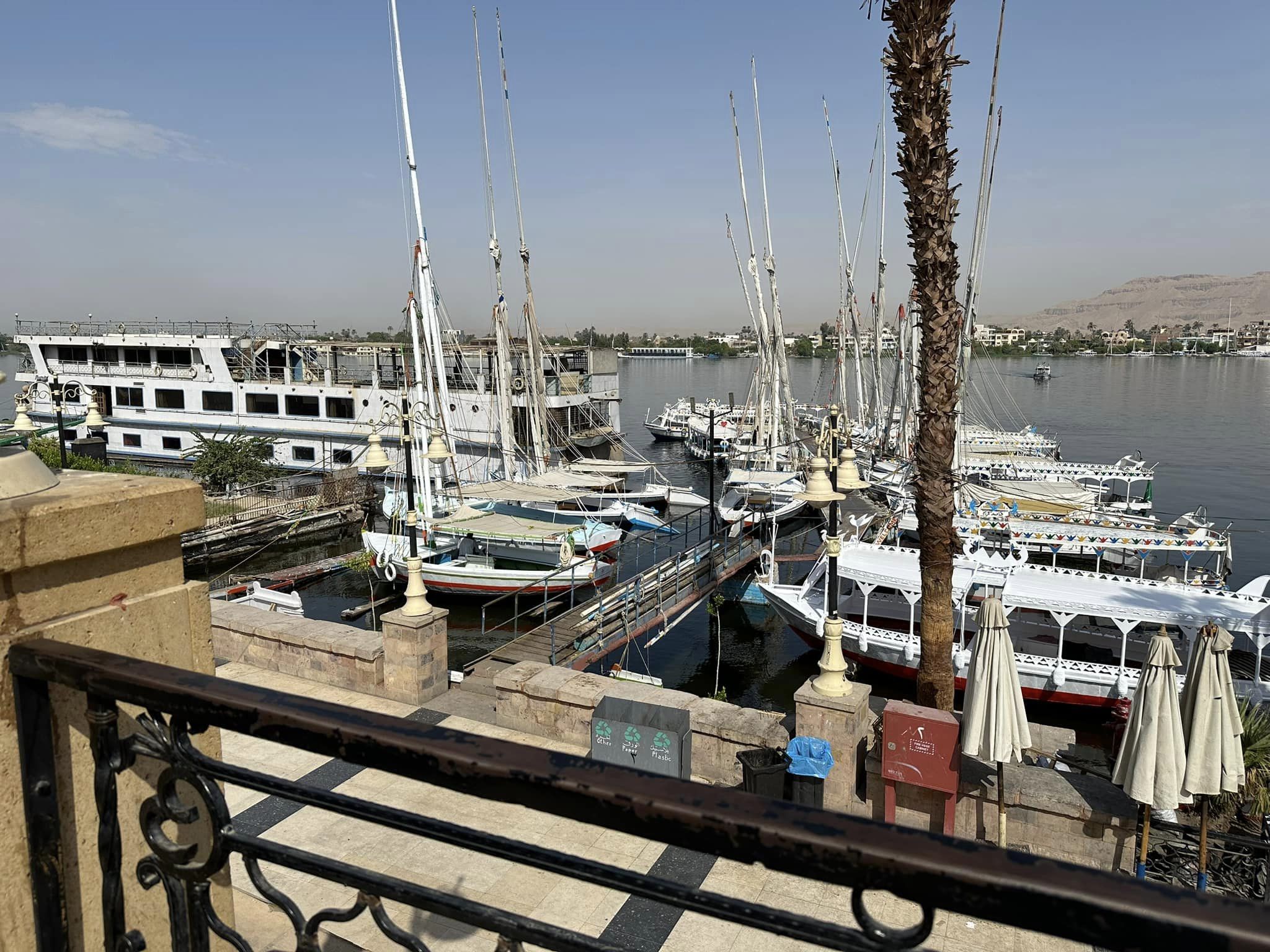 مراكب النيل سحر آخر في نيل الأقصر جاهزة لخدمة السائحين قبل موسم الشتاء مراكب النيل سحر آخر في نيل الأقصر جاهزة لخدمة السائحين قبل موسم الشتاء