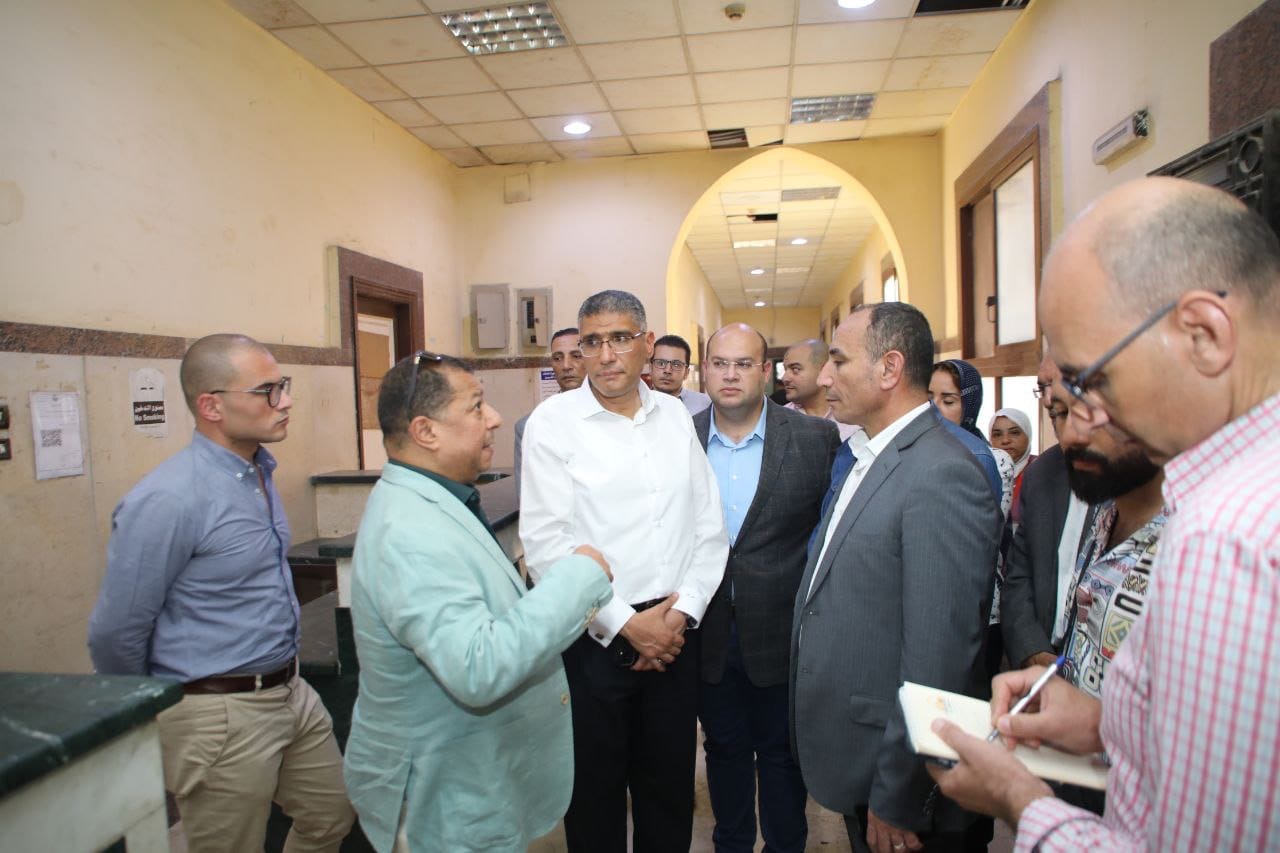 محافظ الجيزة يفاجئ مستشفى أم المصريين للوقوف على مستوى تقديم الخدمات الصحية محافظ الجيزة يفاجئ مستشفى أم المصريين للوقوف على مستوى تقديم الخدمات الصحية