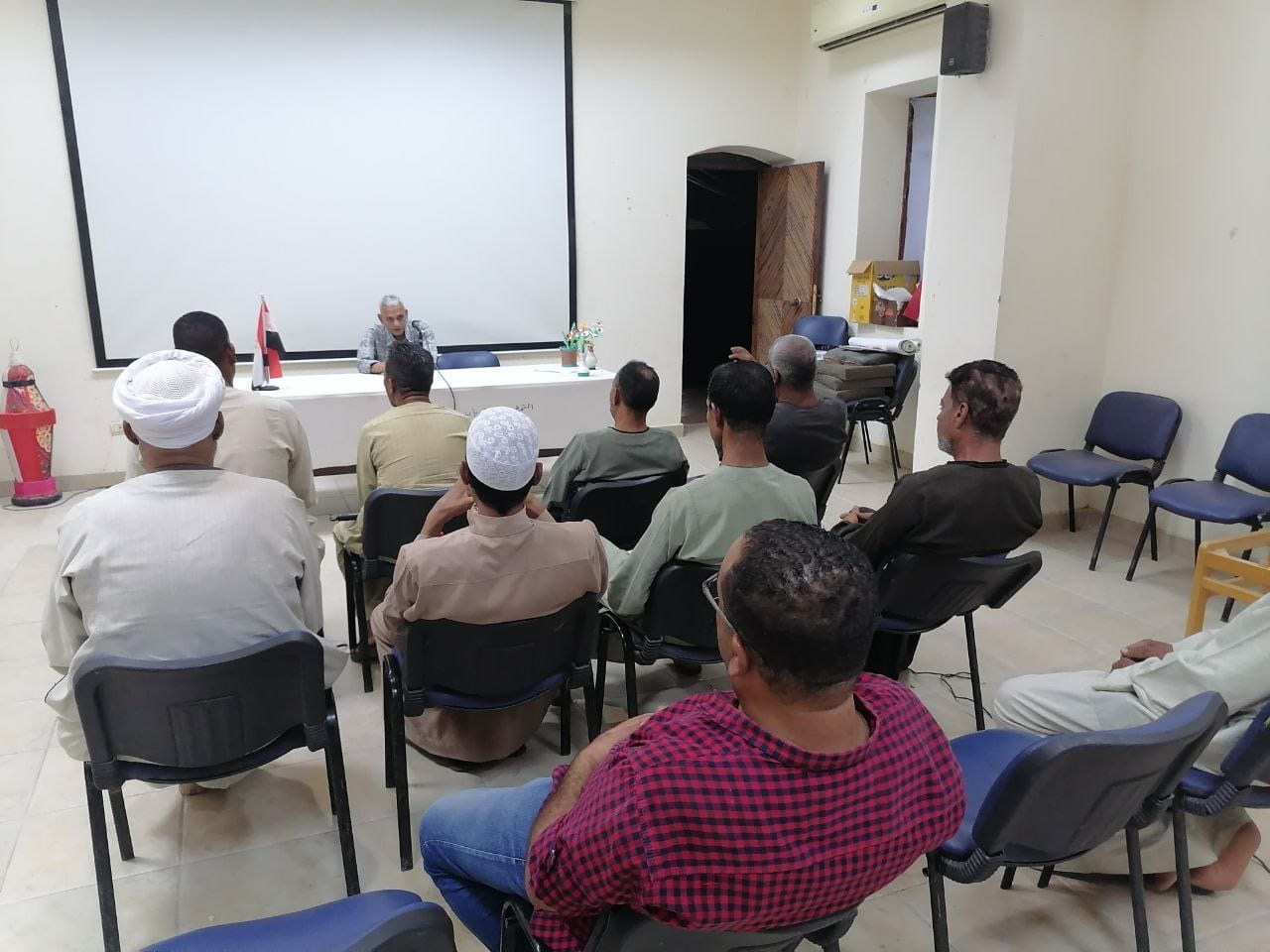 لقاء أدبي لقصور الثقافة حول تنمية الخيال الشعري لقاء أدبي لقصور الثقافة حول تنمية الخيال الشعري