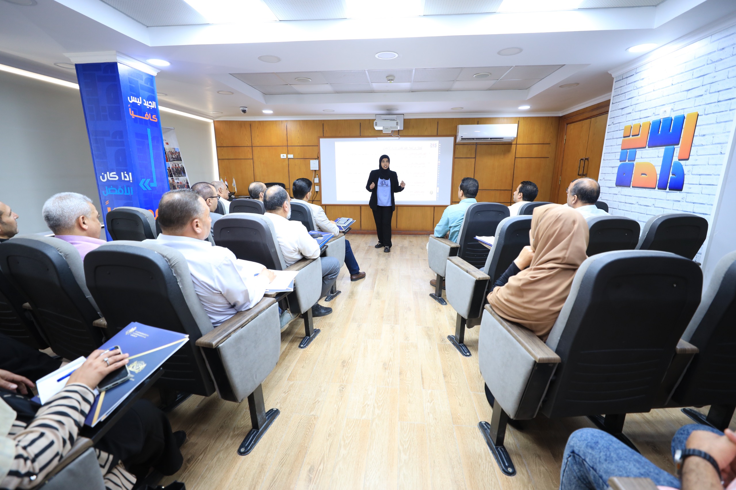 دورة تدريبية في علم نفس الأعمال لمديري دوائر المحكمة العامة