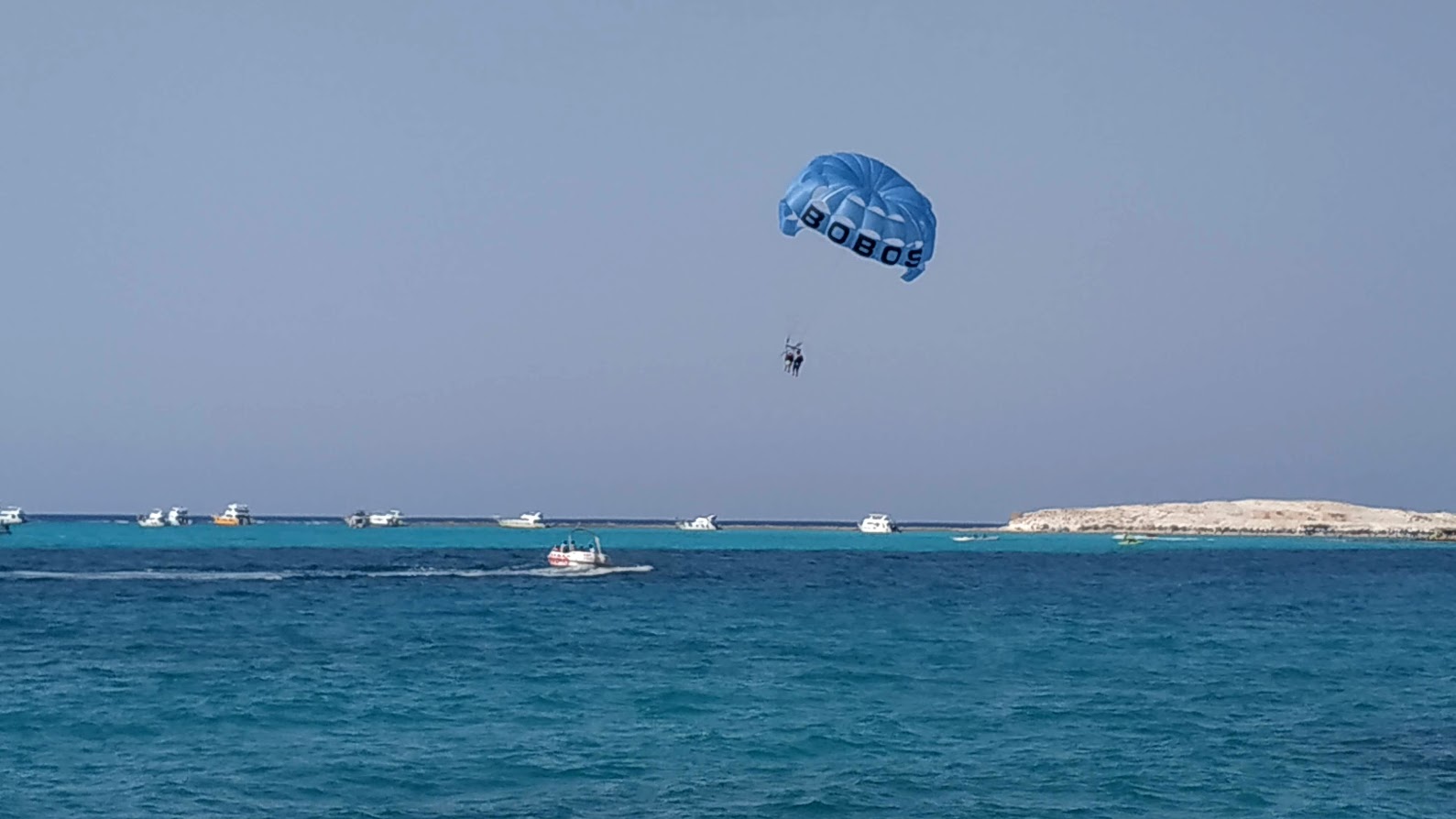 رحلات اليخوت والطيران بالبراشوت على بحر مطروح