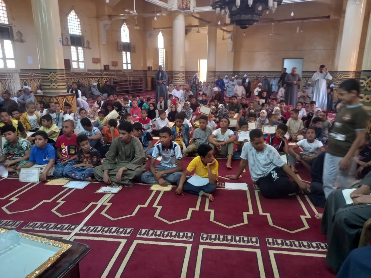 شباب داخل المسجد شباب داخل المسجد