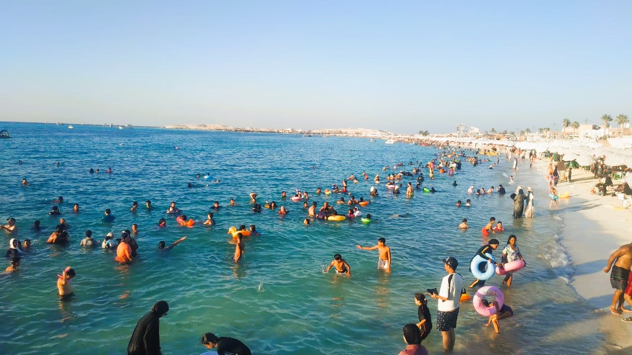 منتجع مطروح الصيفي يواصل جذب الآلاف من زائريه منتجع مطروح الصيفي يواصل جذب الآلاف من زائريه