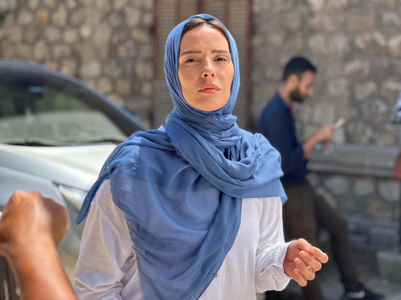 Iman Al-Assi during the filming of the series “Despite the Law” (2)