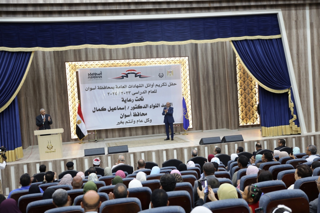 تكريم الطلبة المتفوقين تكريم الطلبة المتفوقين