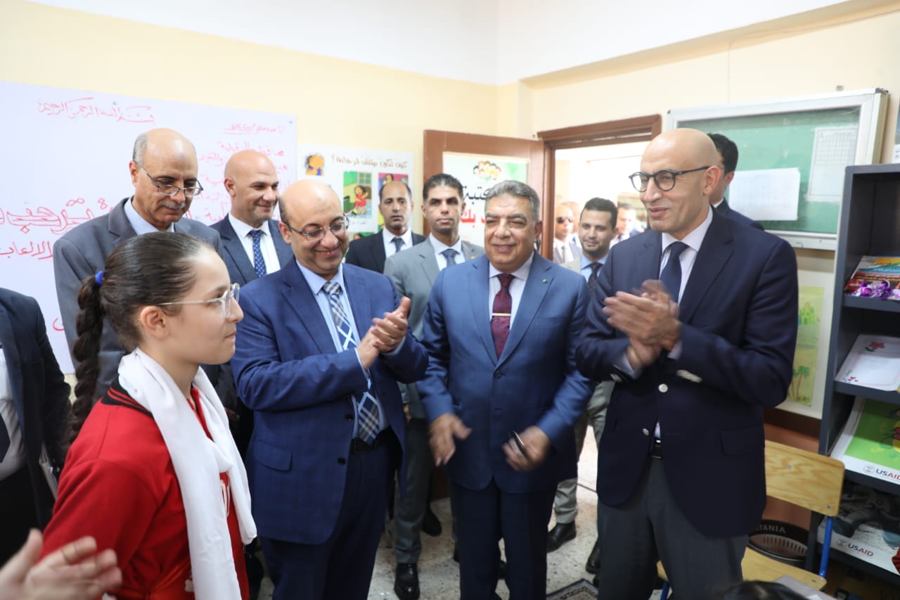 وزير التربية والتعليم يتفقد مدرسة الحساسيس الابتدائية (3)