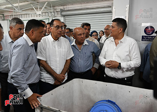 رئيس الوزراء مصطفى مدبولى يتفقد مصنع الشركة المصرية الأفريقية لصناعة الإسفنج والبلاستيك بمجمع مرغم 1 (10)