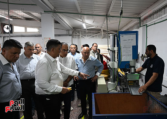 رئيس الوزراء مصطفى مدبولى يتفقد مصنع الشركة المصرية الأفريقية لصناعة الإسفنج والبلاستيك بمجمع مرغم 1 (7)