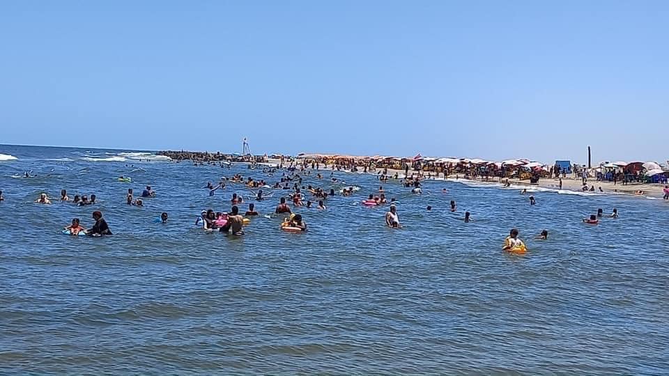 جانب من الاقبال على شواطئ منتجع بلطيم 6