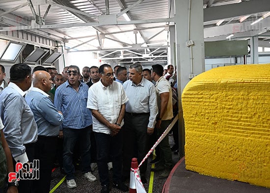 رئيس الوزراء مصطفى مدبولى يتفقد مصنع الشركة المصرية الأفريقية لصناعة الإسفنج والبلاستيك بمجمع مرغم 1 (5)