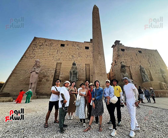 استمتاع-السياح-من-دول-العالم-فى-معابد-الأقصر استمتاع-السياح-من-دول-العالم-فى-معابد-الأقصر