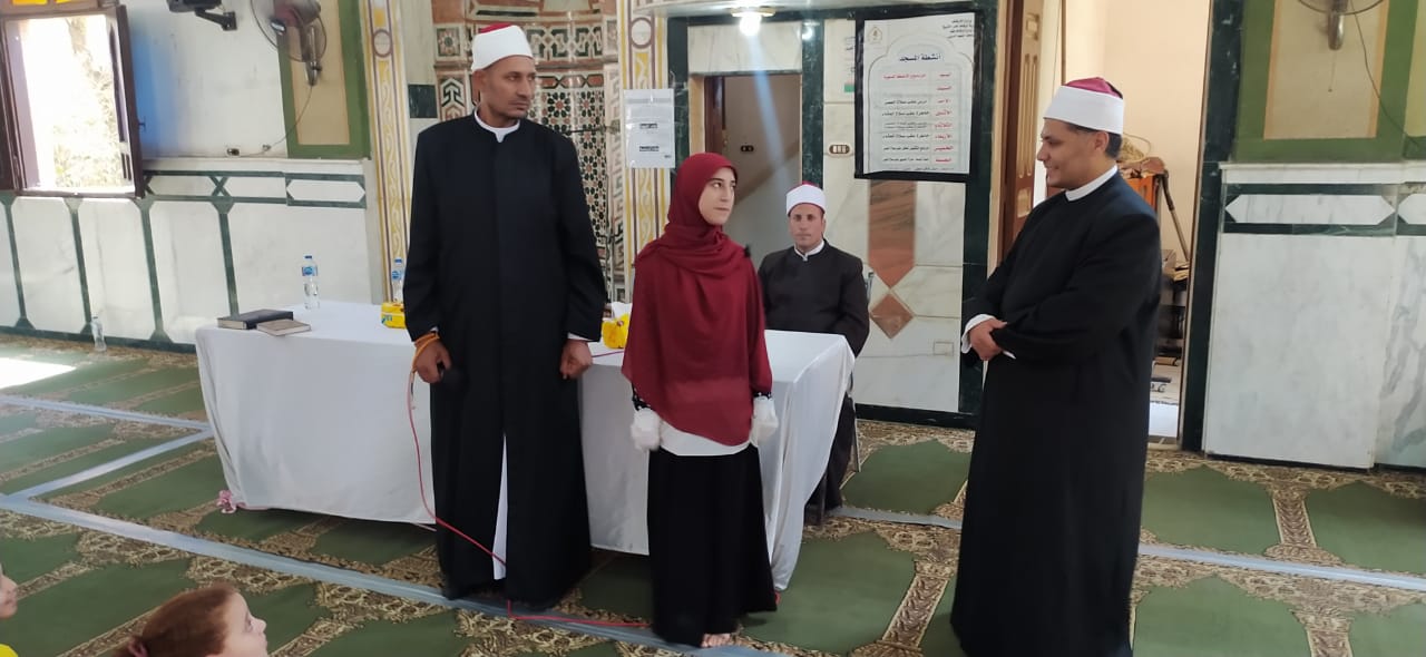 تكريم الطالب المتميز في التلاوة والمعلومات الدينية تكريم الطالب المتميز في التلاوة والمعلومات الدينية