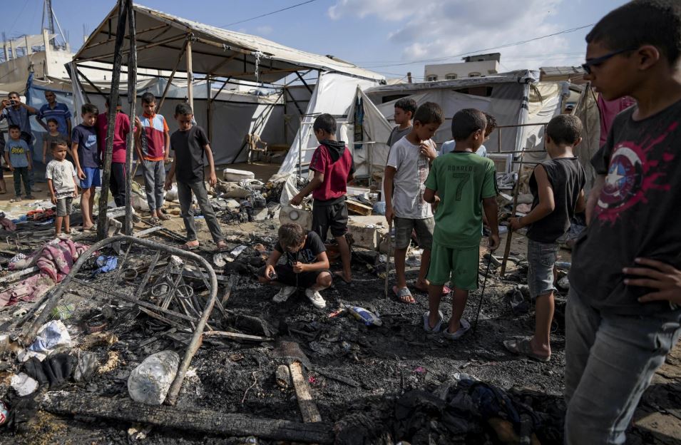 أطفال غزة وسط الحرائق