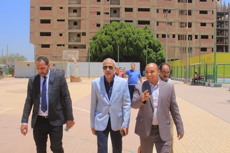 نائب رئيس الجامعة يتفقد سير الامتحانات 