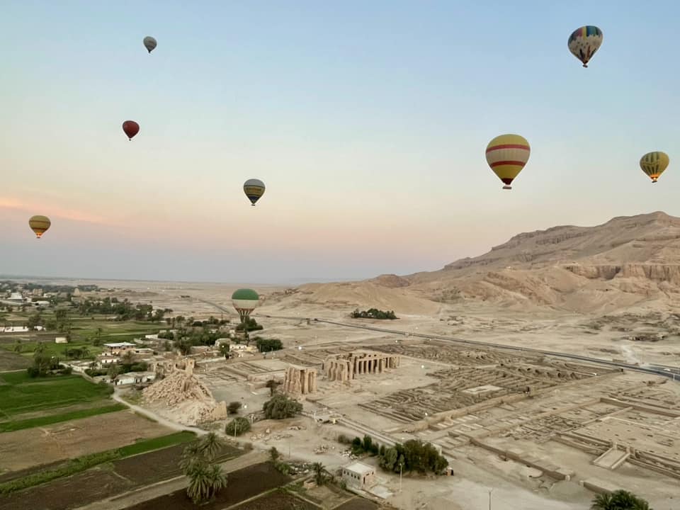 رحلات البالون الطائر فى سماء البر الغربى