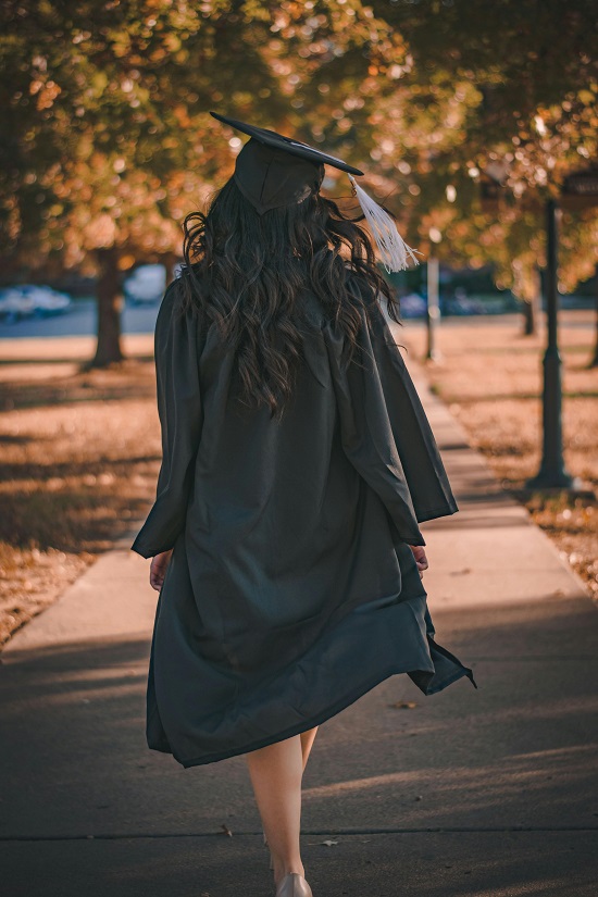طالبة جامعية طالبة جامعية