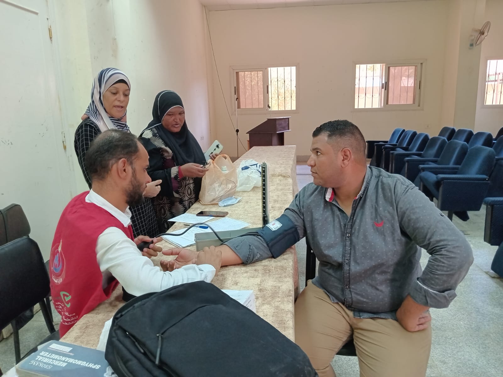 مدينة الزينية تستقبل قوافل لفحص المواطنين مجاناً مدينة الزينية تستقبل قوافل لفحص المواطنين مجاناً