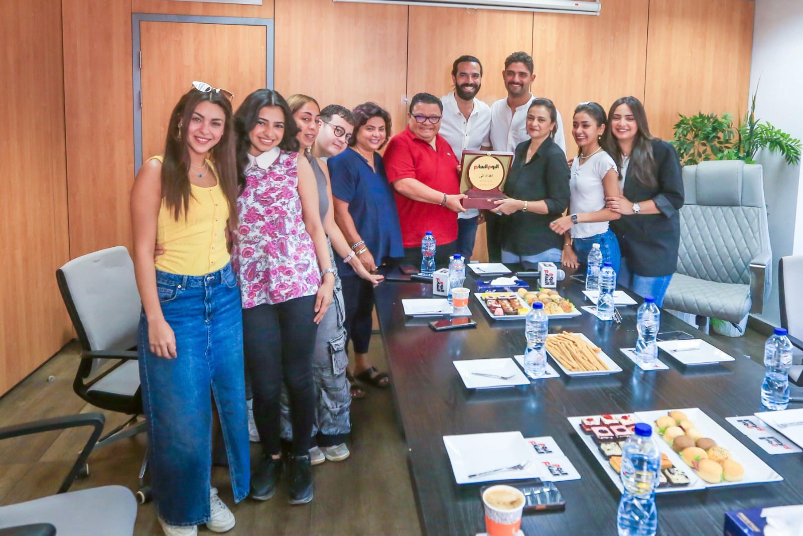 اليوم السابع يكرم المخرج خالد جلال وصناع مسرحية الشهرة بعد عرضها بمهرجان العلمين الجديدة (4)