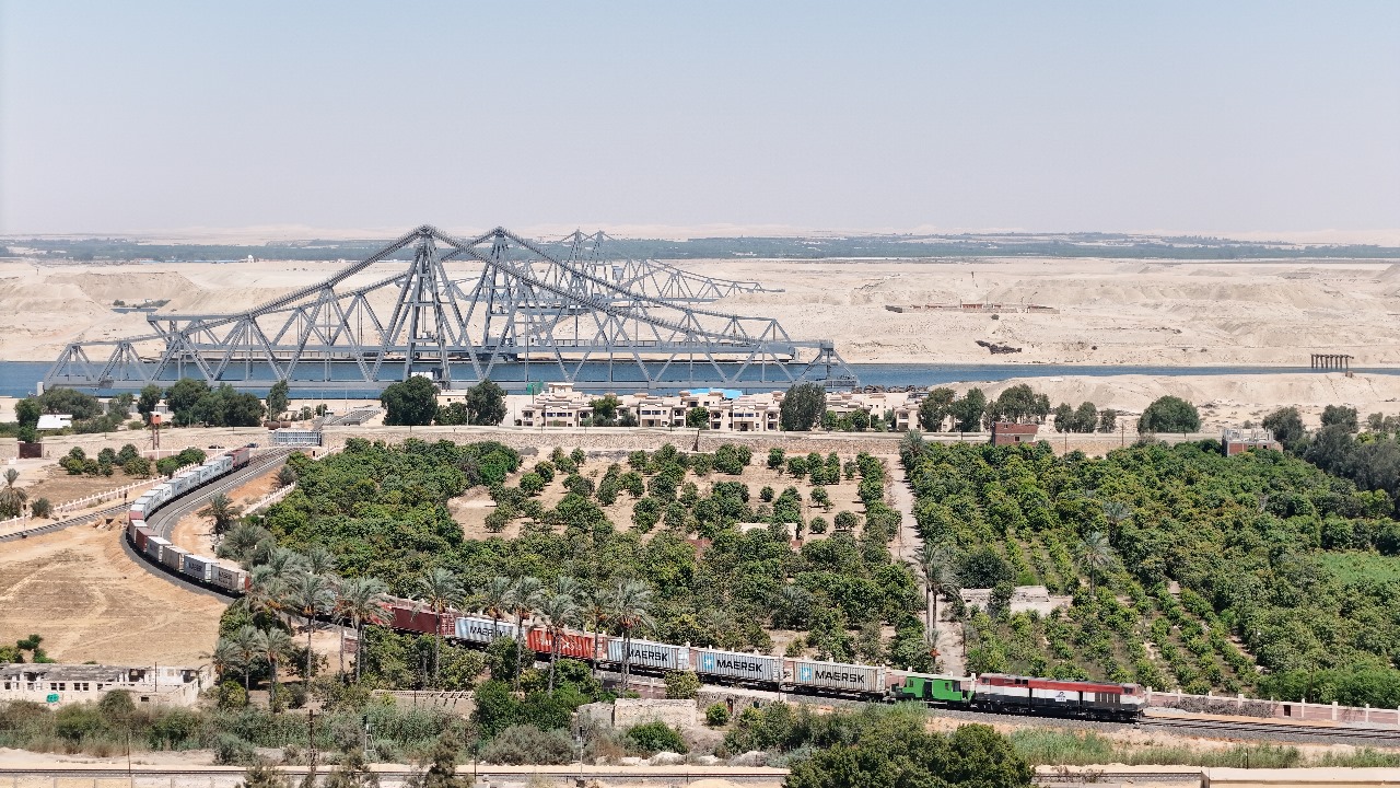 القطار يتجه لكوبرى الفردان