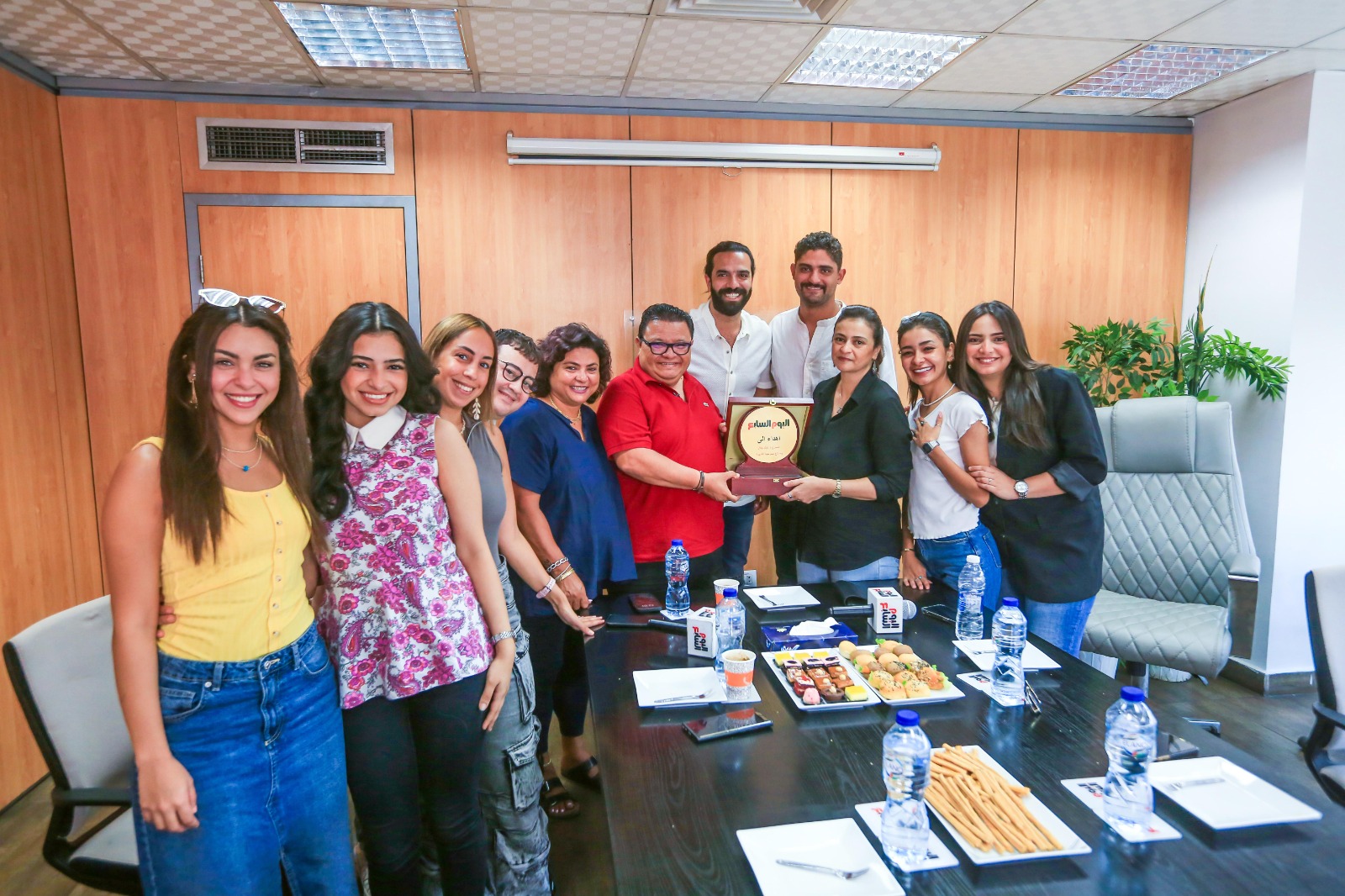 اليوم السابع يكرم المخرج خالد جلال وصناع مسرحية الشهرة بعد عرضها بمهرجان العلمين الجديدة (3)