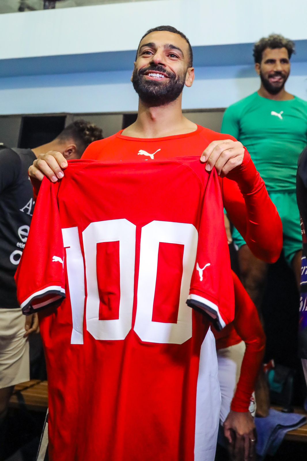 محمد صلاح والتيشرت بالمباراة رقم 100