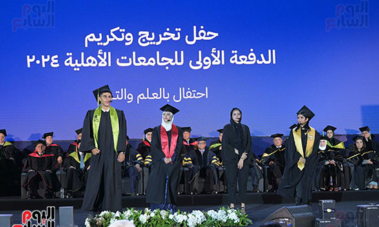 رئيس الوزراء يكرم الدفعة الاولى من الجامعات الاهلية  (14)