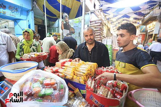 اقبال الجمهور على حلاوه المولد (3)