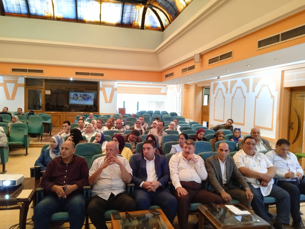 أثناء مناقشة الاستعدادات للعام الدراسي الجديد أثناء مناقشة الاستعدادات للعام الدراسي الجديد