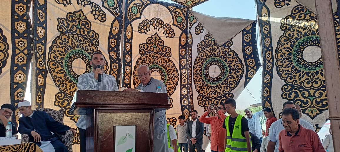 جزء من التراتيل الدينية في الاحتفال جزء من التراتيل الدينية في الاحتفال