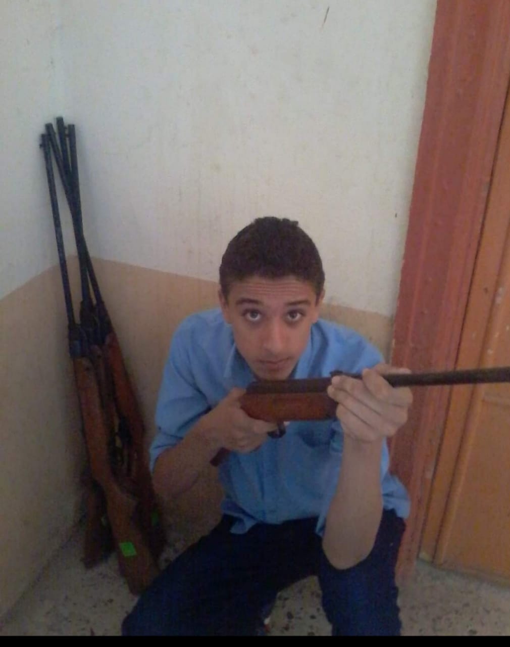 أثناء تدريب الشرطة العسكرية لأحد طلاب الثانوية العسكرية بالمنصورة