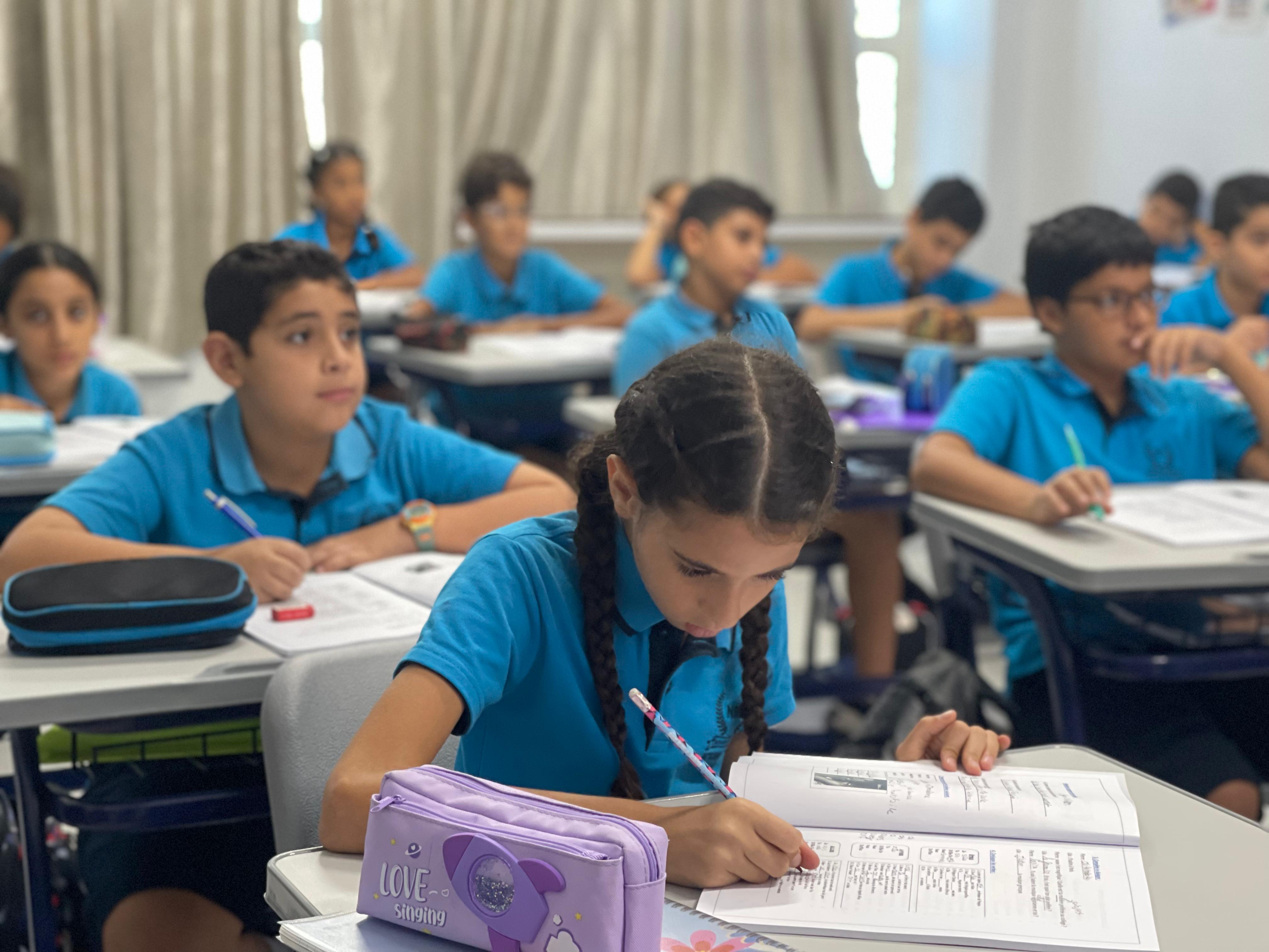 حضور مرتفع للطلاب بالعام الدراسي الجديد والفصول مكتملة.. صور - اليوم السابع