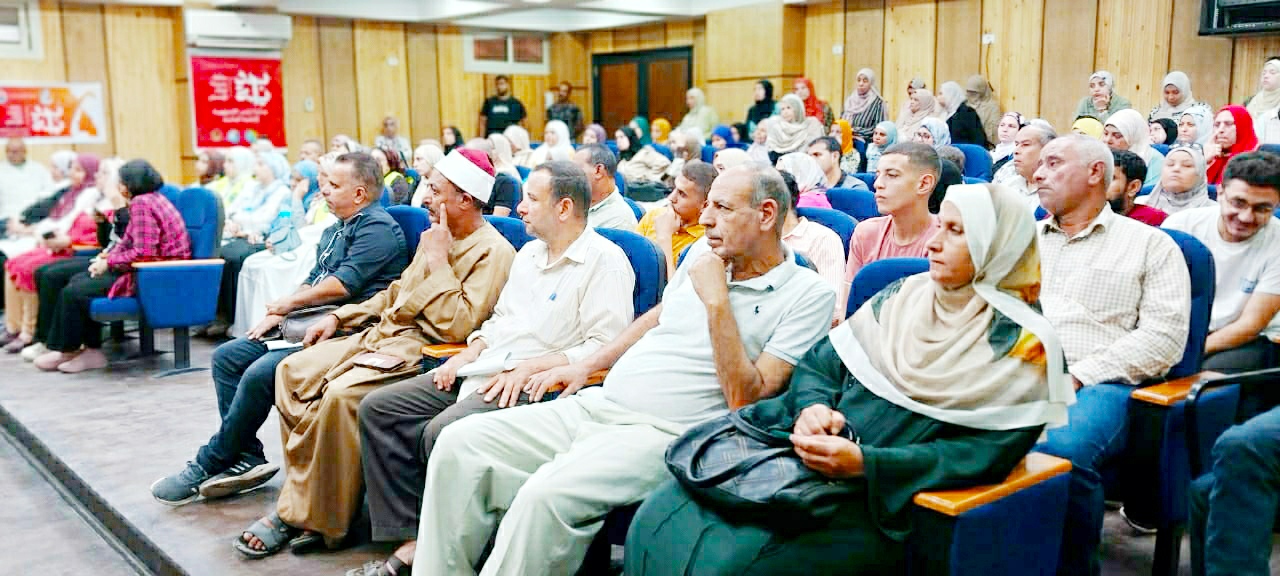 حضور كثيف في الندوة حضور كبير في الندوة