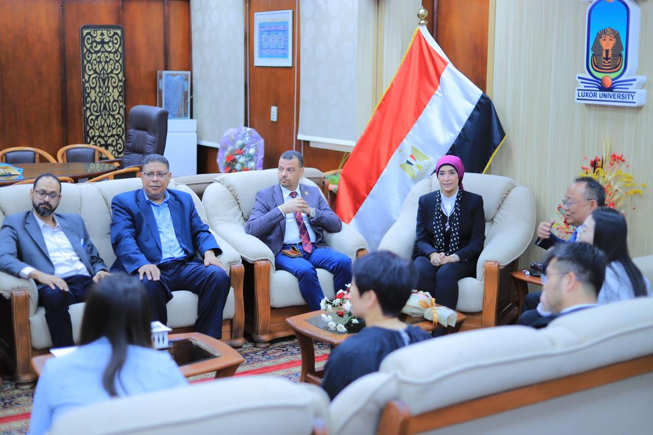 لقاء وفد جامعة جوانجدونج الصينية لبحث التعاون المشترك