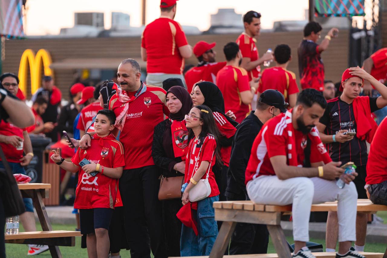 العائلات تتوافد على لقاء الأهلى والزمالك