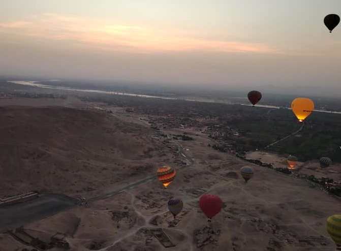 تحليق رحلات البالون الطائر يومياً فى غرب الأقصر