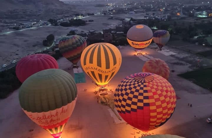 رحلات البالون الطائر غرب الأقصر بداية مبهجة لأيام السائحين