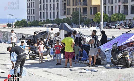 خوف من حجيم القصف الأهالى فى شوارع بيروت